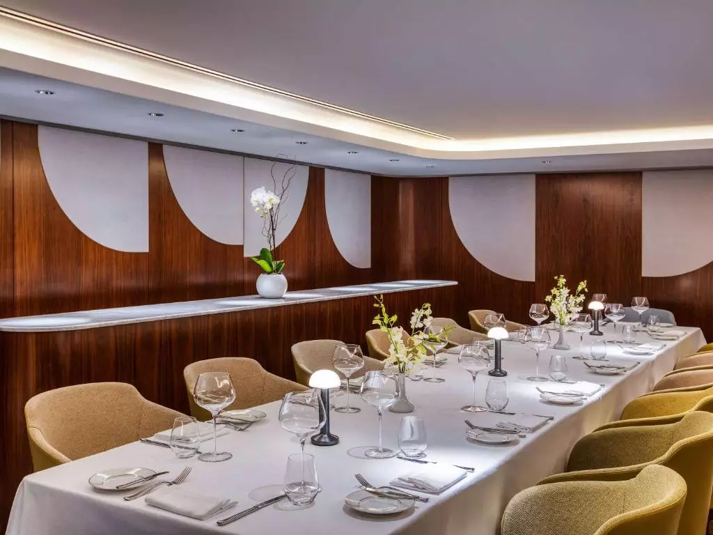 Queen Elizabeth 2 Hotel